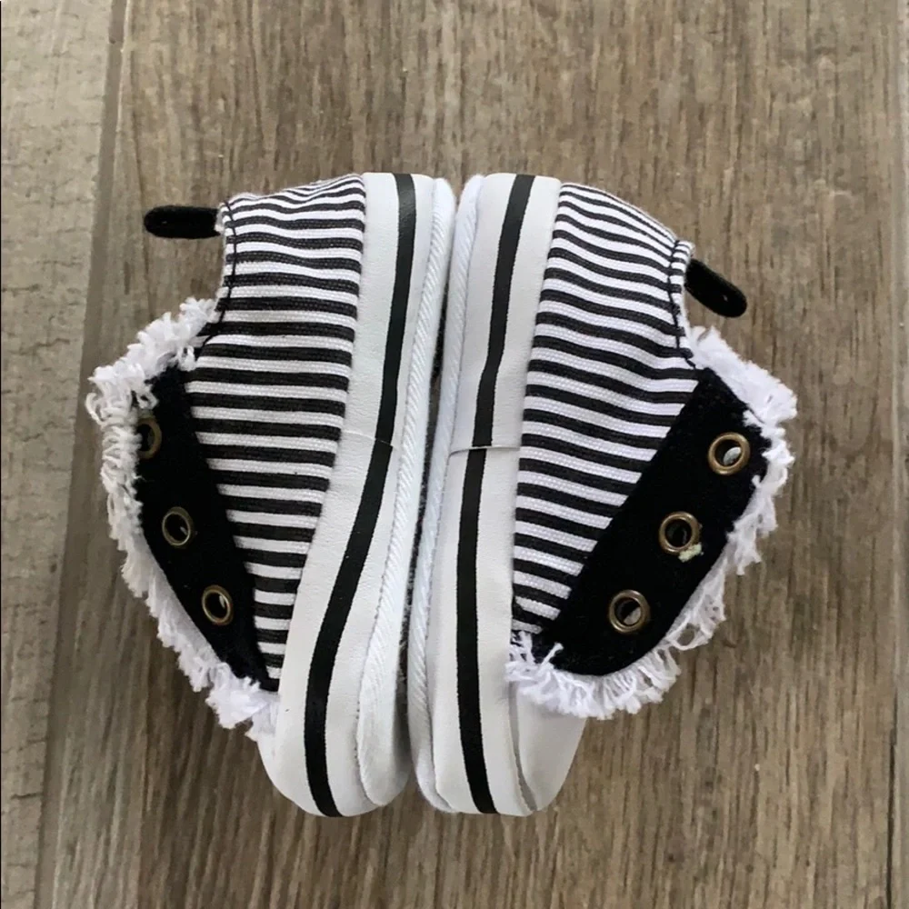 NWOT Little Me shoes, newborn sz 1